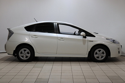 Prius, III Рестайлинг (XW30)