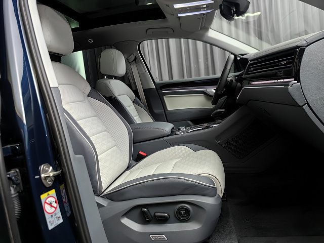 car 28