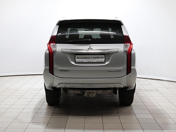 Pajero Sport, III
