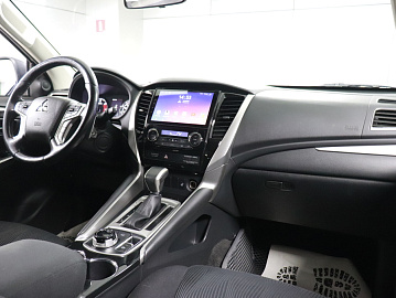 Pajero Sport, III